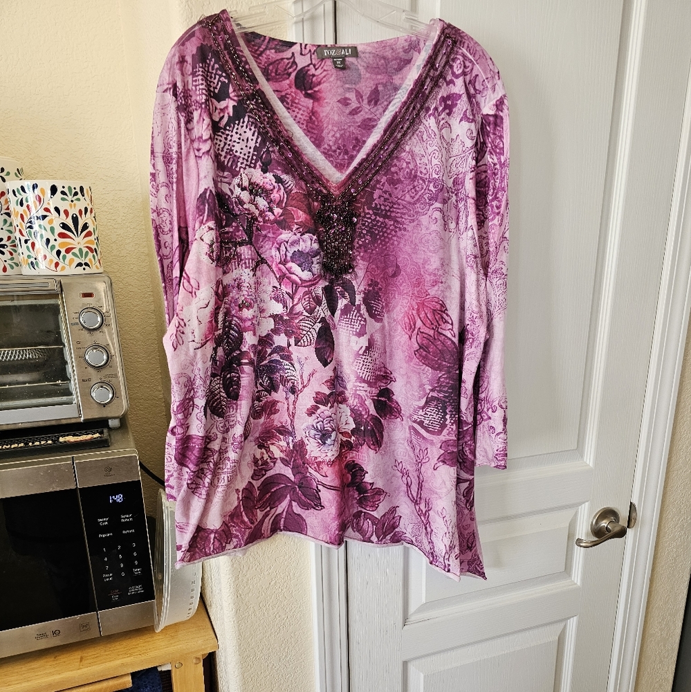 Like new ROZ AND ALI blouse